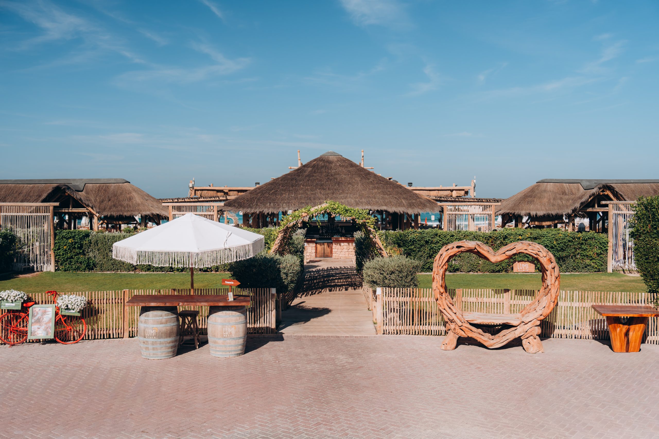 Food and drinks at Lumi Beach